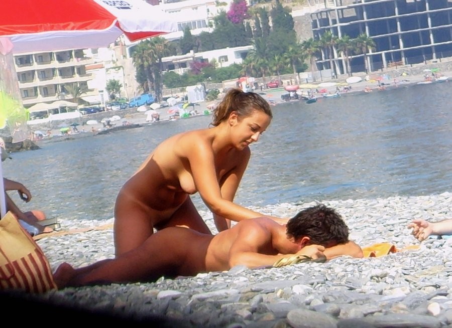 Impresionante juego previo al sexo caliente en la playa
 #72254288