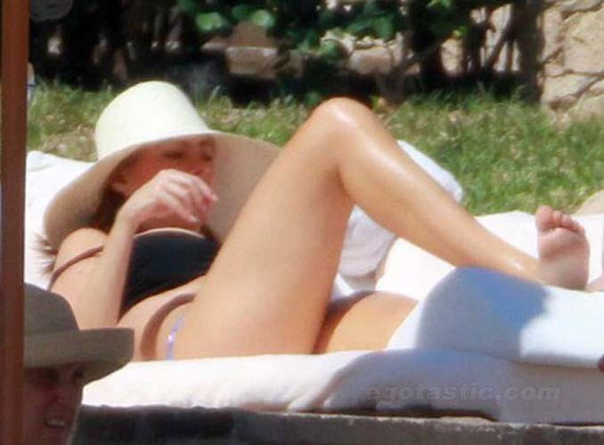 Sofia vergara che espone il corpo sexy e tette enormi in bikini
 #75285137