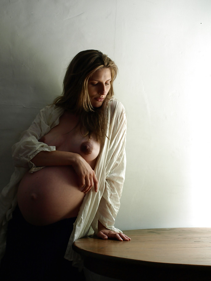 Heiße schwangere nackte Frau
 #67722424