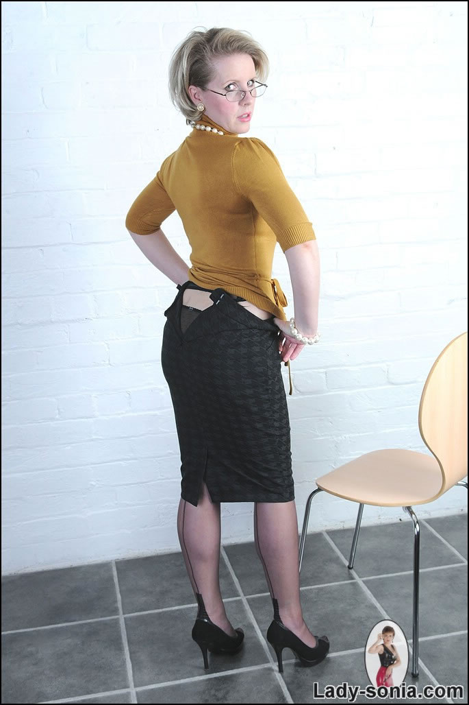 Hard bodied british lingerie reifen Alison Streifen
 #70380248