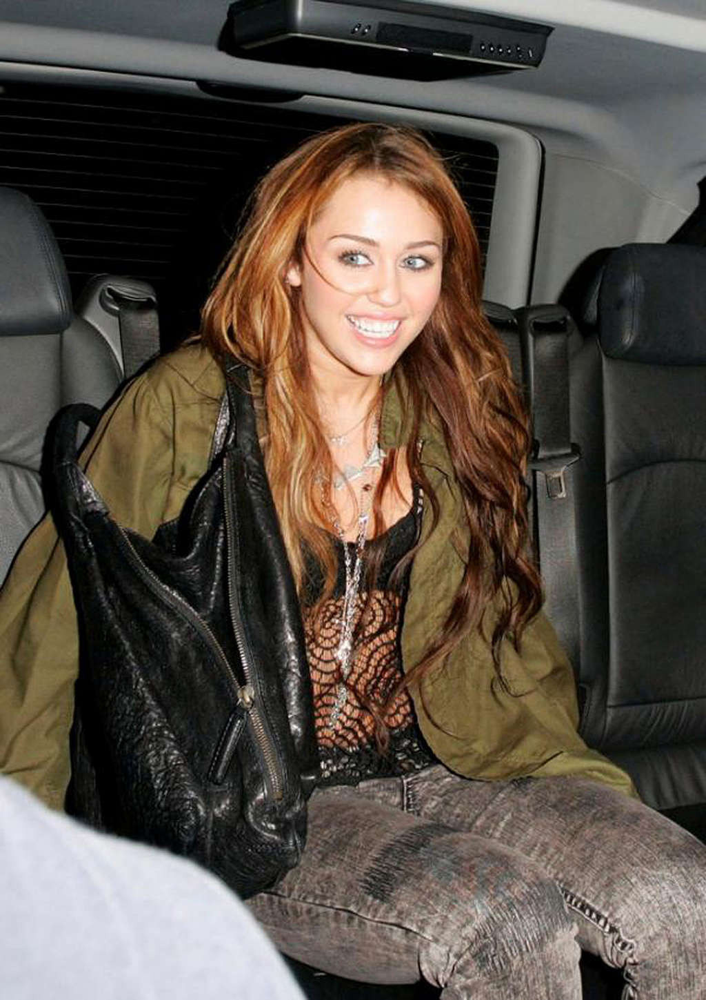 Miley Cyrus exponiendo su cuerpo sexy y sus tetas en una blusa transparente
 #75346271