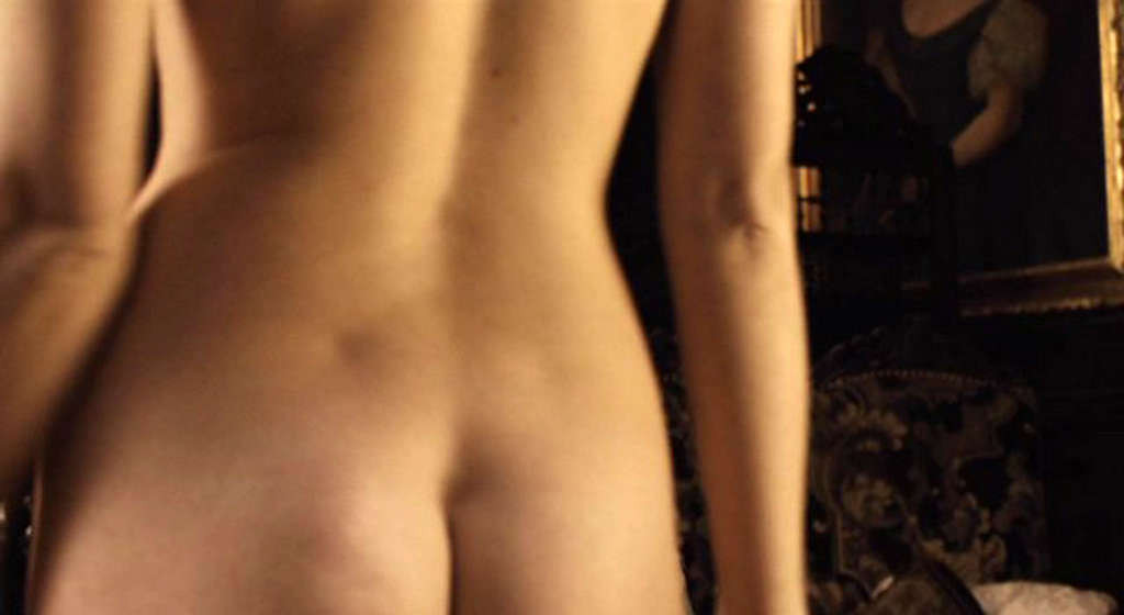 Tereza srbova entblößt ihre riesigen Titten und ihren tollen Arsch in einer Nacktfilmszene
 #75339432