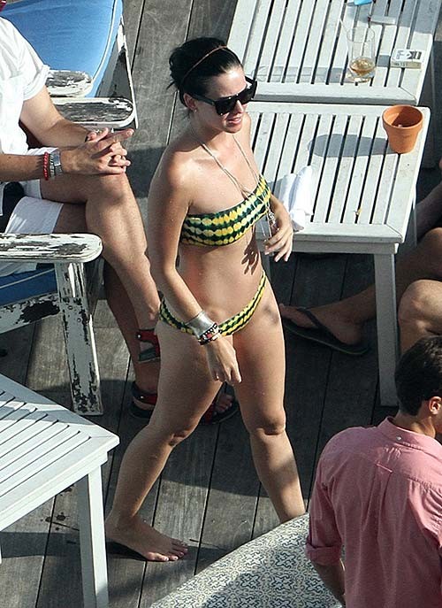 Katy Perry exposing sexy body and huge boobs in bikini at hotel pool #75256042