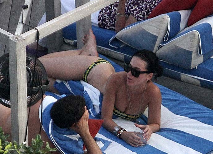 Katy Perry exposing sexy body and huge boobs in bikini at hotel pool #75256050