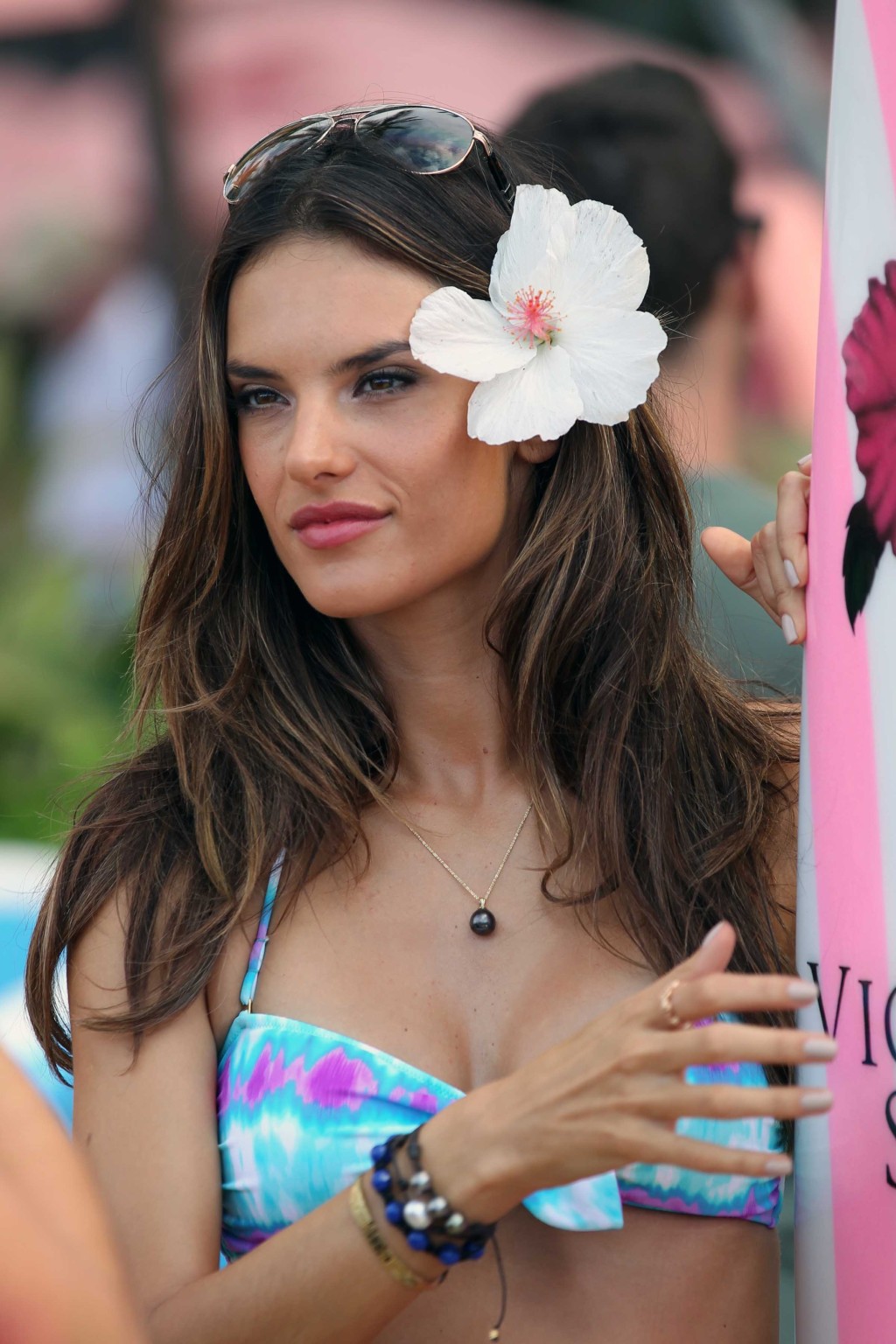 Alessandra ambrosio in bikini top shorts werbung für die neue victoria's secret st
 #75286128