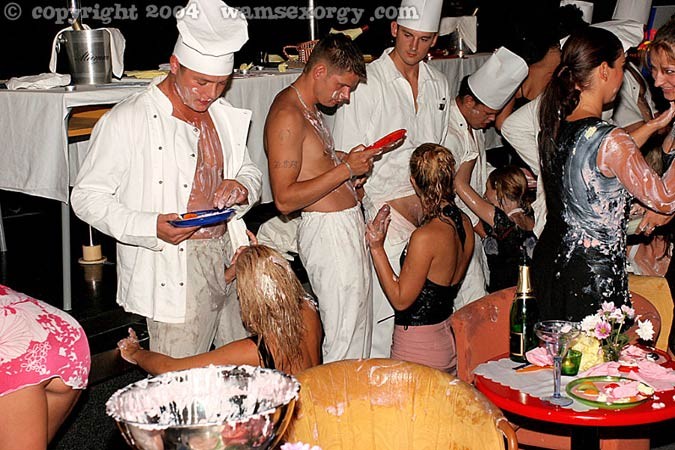 Enorme fiesta de comida y sexo en un club nocturno
 #76656707