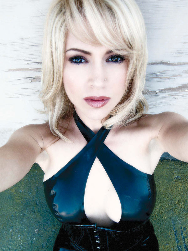Gorgeous celebrity Alyssa Milanos big tasty tits #75445939