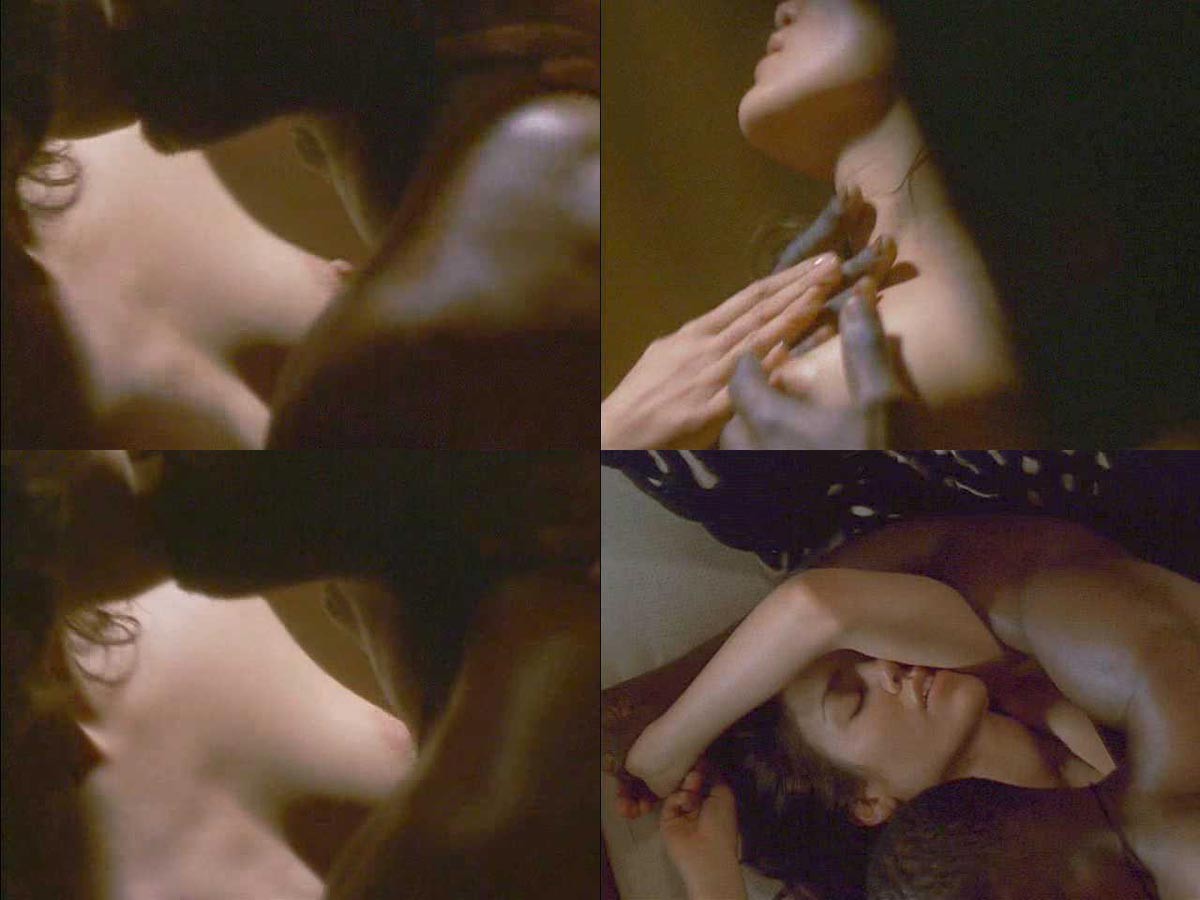 Jennifer Lopez nue dans sexe et glissement de téton agréable
 #75388472