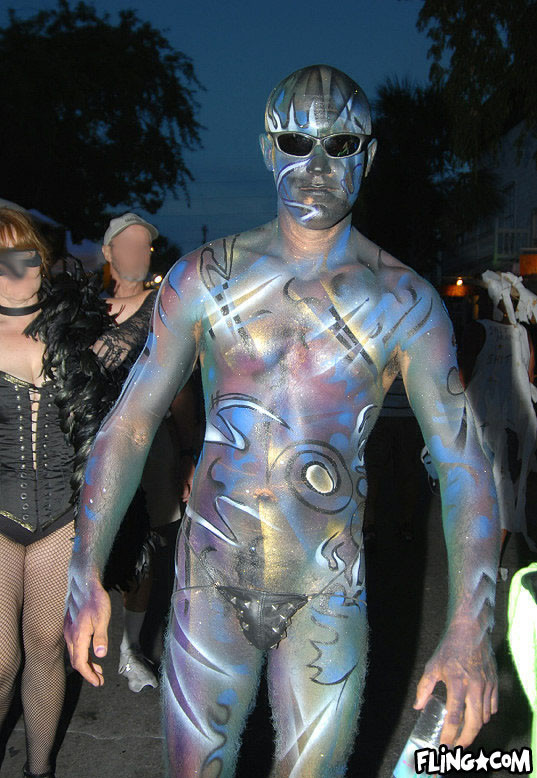 このホットなゲイボーイたちは、キーウェストで最もホットな裸のパーティーバッシュをしている。
 #76958706