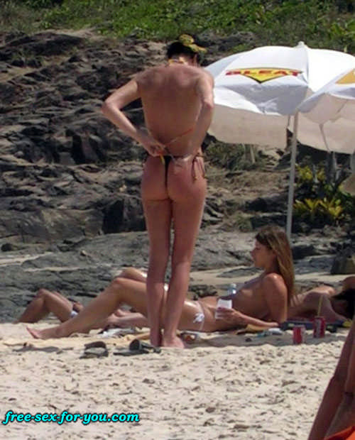 Charlize Theron showing tits in topless to paparazzi on beach #75436046