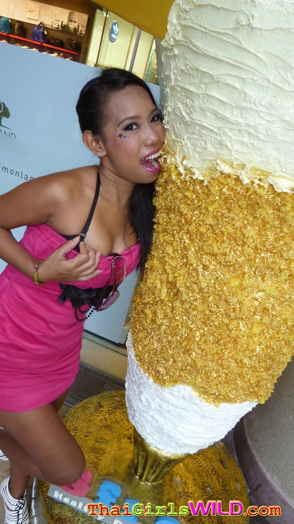 Hot Thai slut Oot flashes ass while in the game arcade #69736212