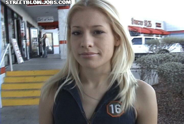 Versteckte Kamera fängt diese Cutie ein, die für Geld die Beute hergibt
 #74533652