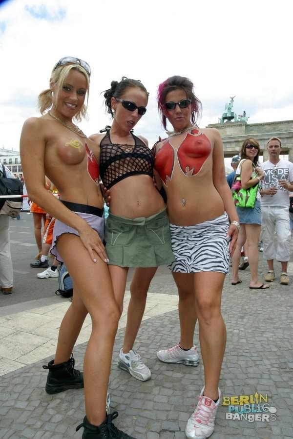 ドイツのワイルドな女たちが野外でファックパレードをする
 #76768627