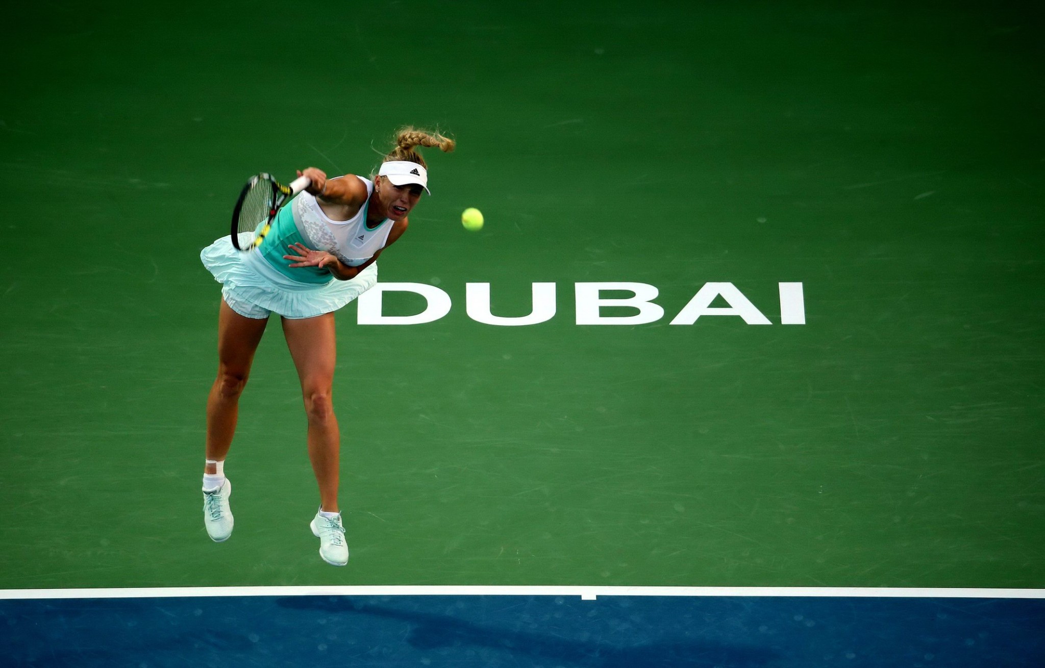 Caroline wozniacki mostrando le sue mutandine bianche al wta dubai duty free tennis 
 #75203536