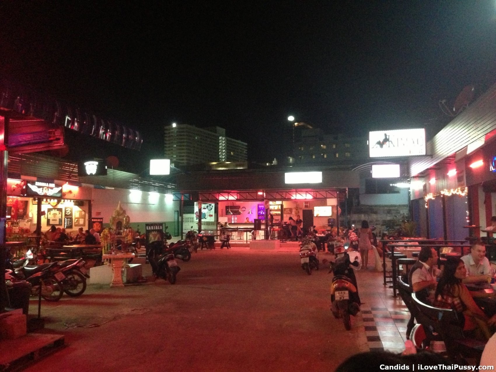 タイの売春婦が観光客にコンドームなしの素股で騙される
 #67951768