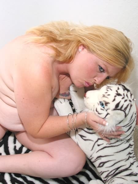 金髪ヤリマンデブ
 #75594032