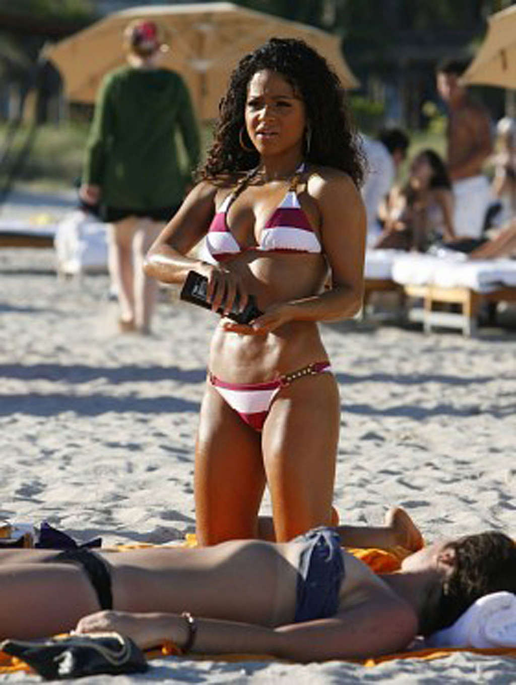 Christina milian che espone il suo cazzo di corpo sexy e culo caldo nel parco
 #75340285