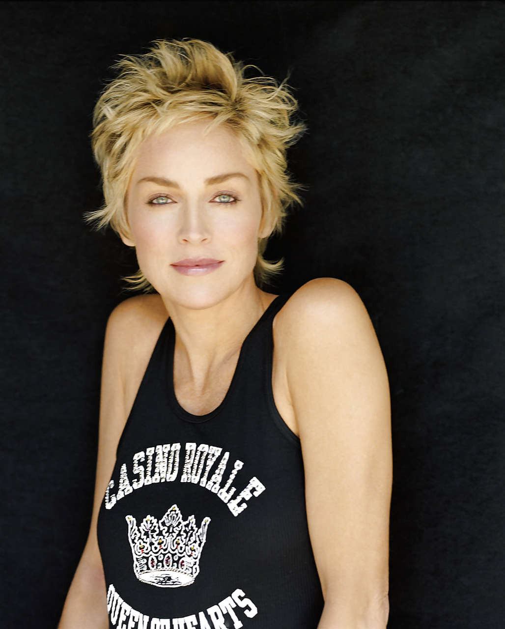 Sharon stone mostrando sus bragas rojas en fotos upskirt tomadas por paparazzi
 #75297612