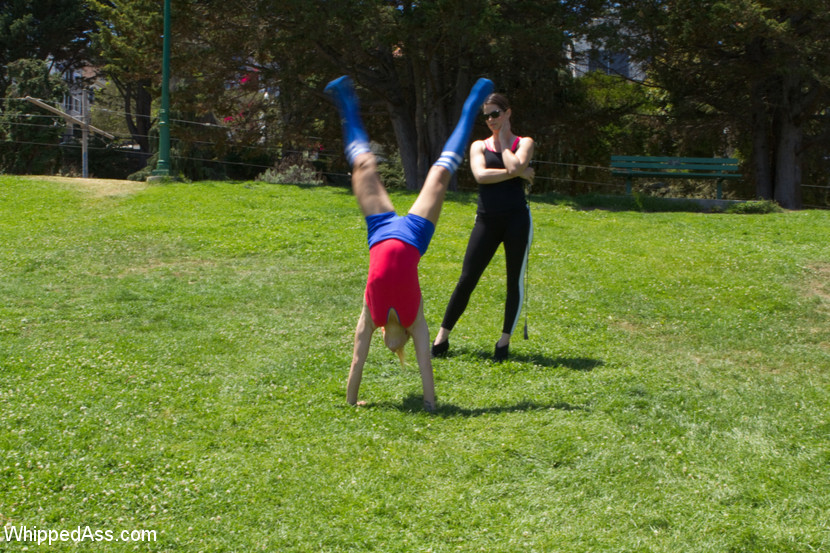 Bella avec un corps extrêmement flexible &amp ; une envie de repousser ses limites avec des lésions rugueuses
 #67067596