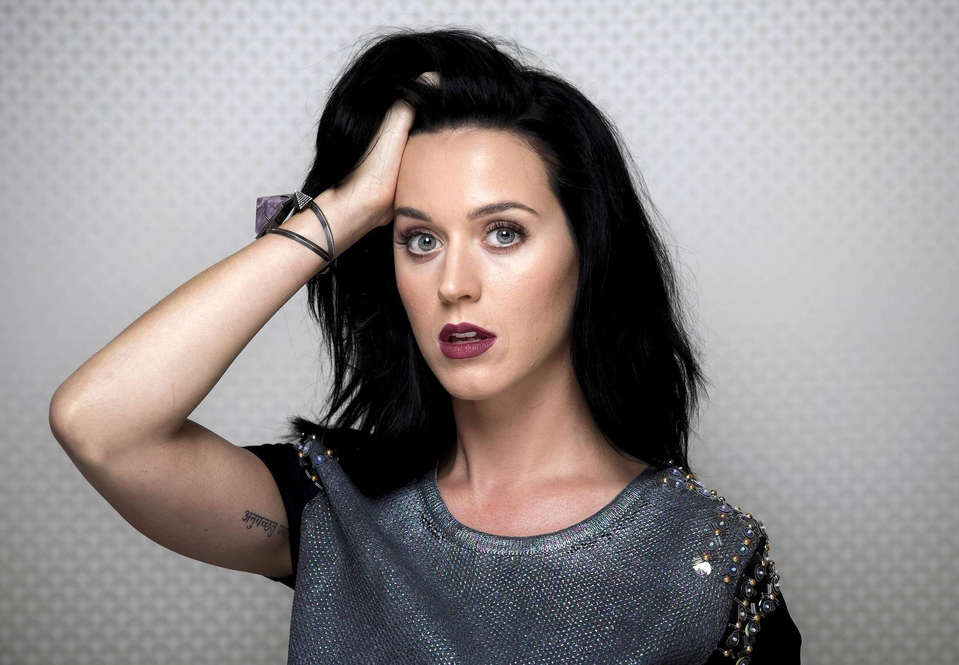 Katy Perry voit son cul nu parfait
 #75191922