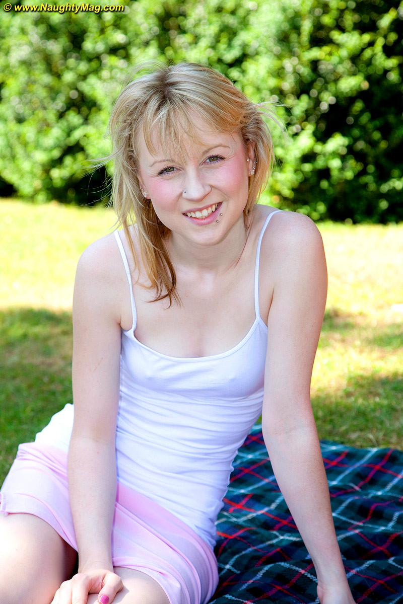 Kiana kraze toma el sol
 #73653038