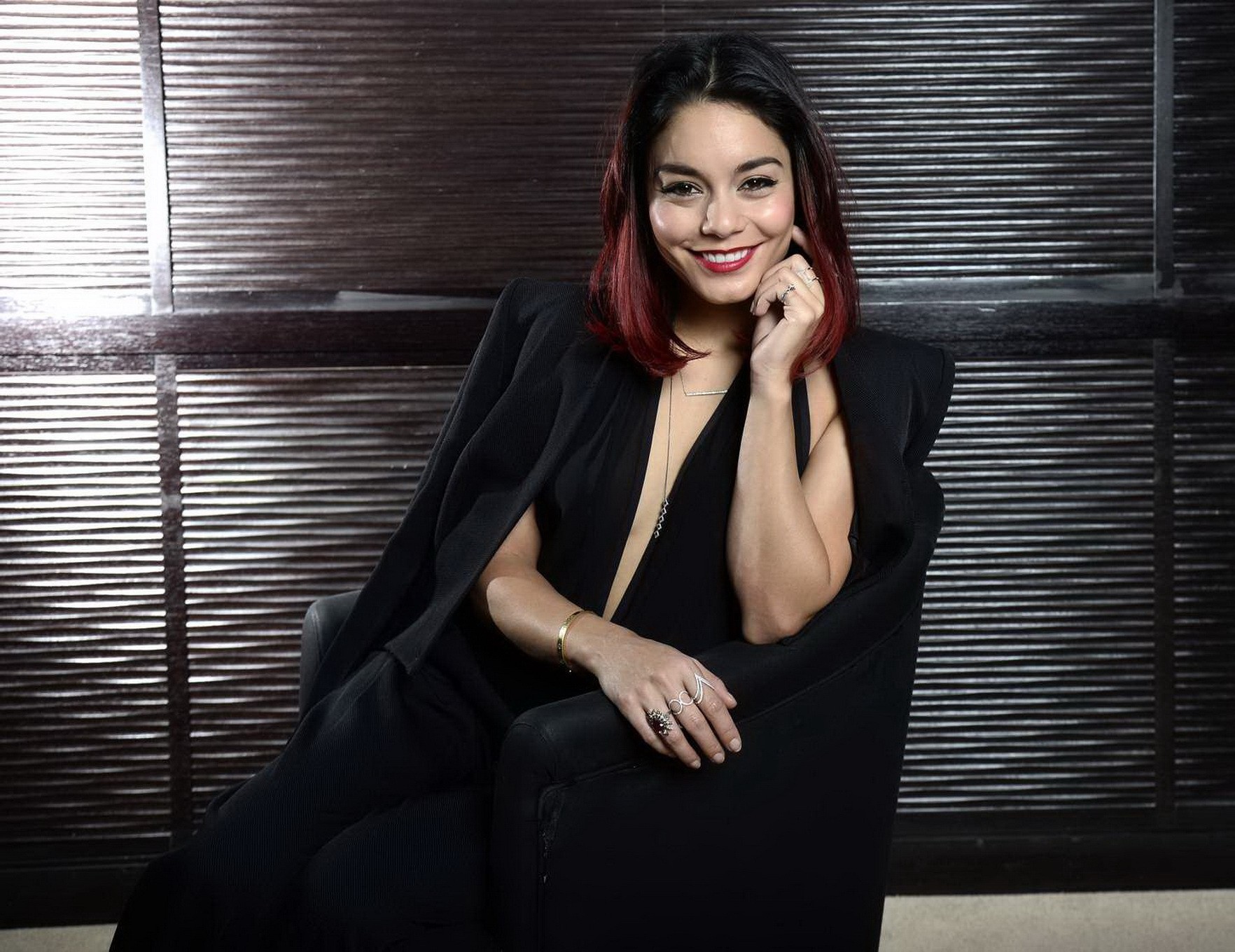 Vanessa hudgens, seins nus et décolletés, lors de la séance de photos de Gimme Shelter à Paris
 #75182725