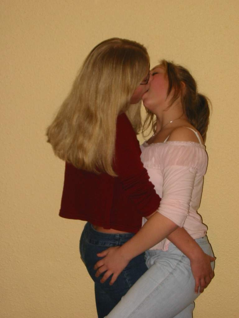Alicia macht harmlosen lesbischen Spaß mit Trish
 #77040545