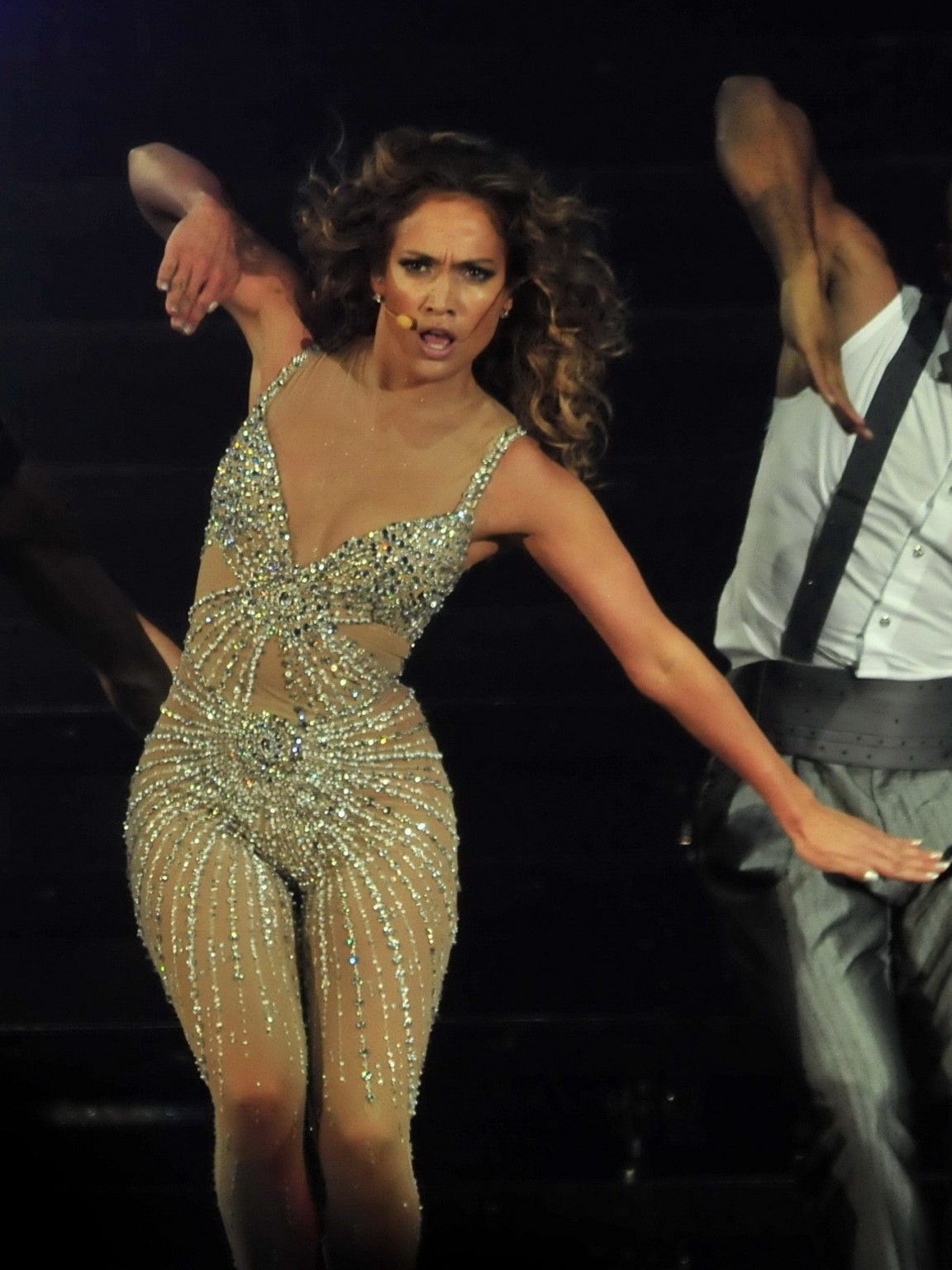 Jennifer Lopez exhibe ses fesses dans une tenue moulante transparente sur la scène de Pan.
 #75259810