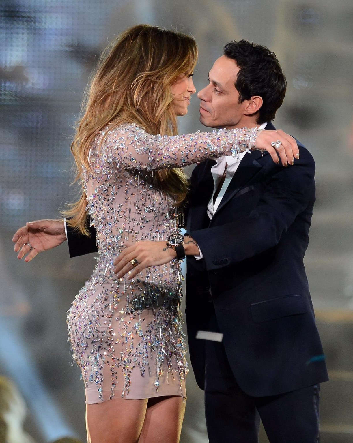 Jennifer Lopez exhibe ses fesses dans une tenue moulante transparente sur la scène de Pan.
 #75259850