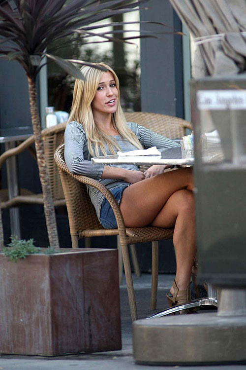 Kristin cavallari jambes
 #75378581