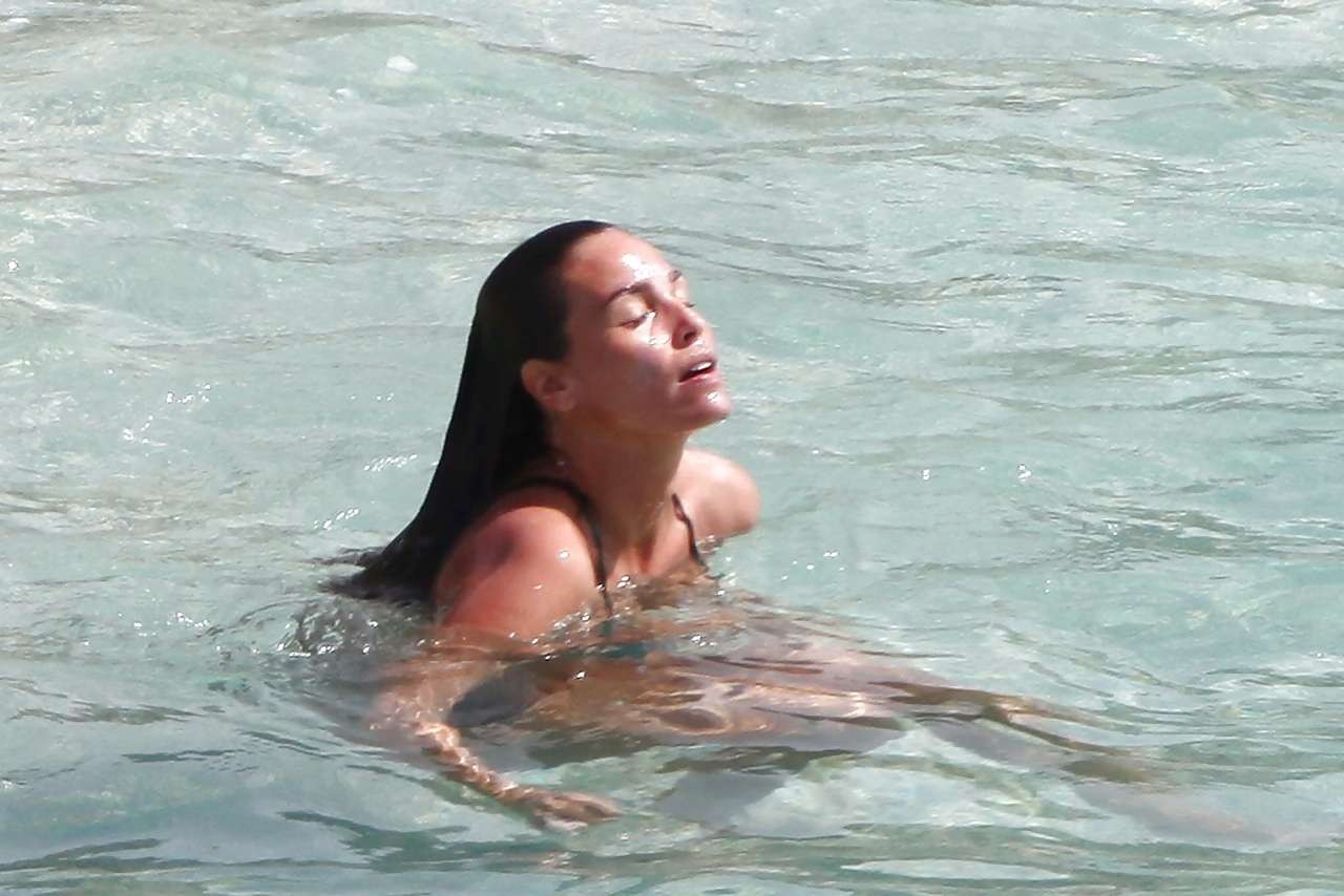 Ines Sastre nipple slip on beach caught by paparazzi and posing in bikini #75295750