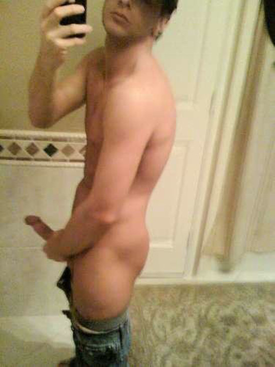 Twinks mostrando sus grandes pollas
 #76946235