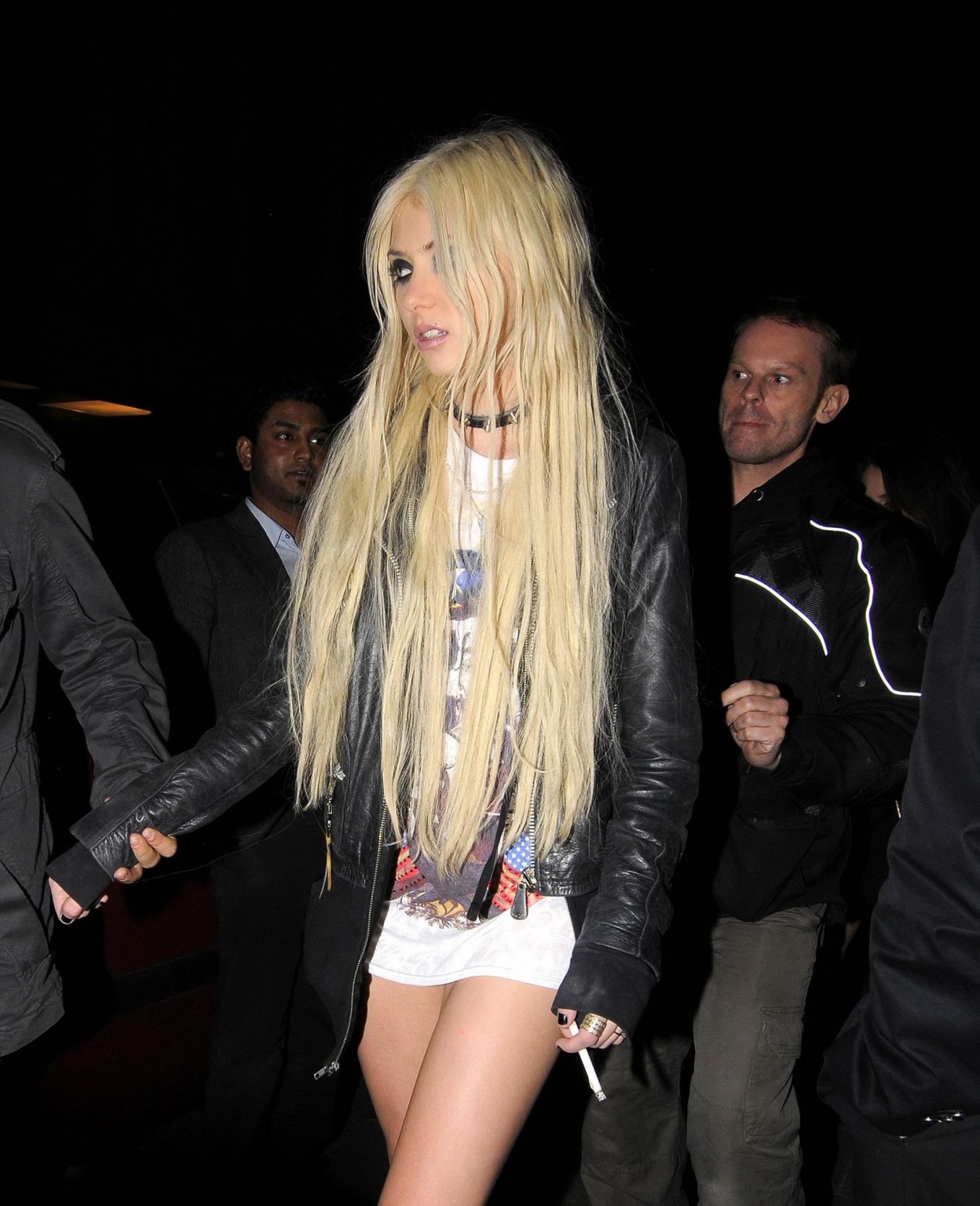 Taylor Momsen flashing her panties outside a nightclub in London #75299924