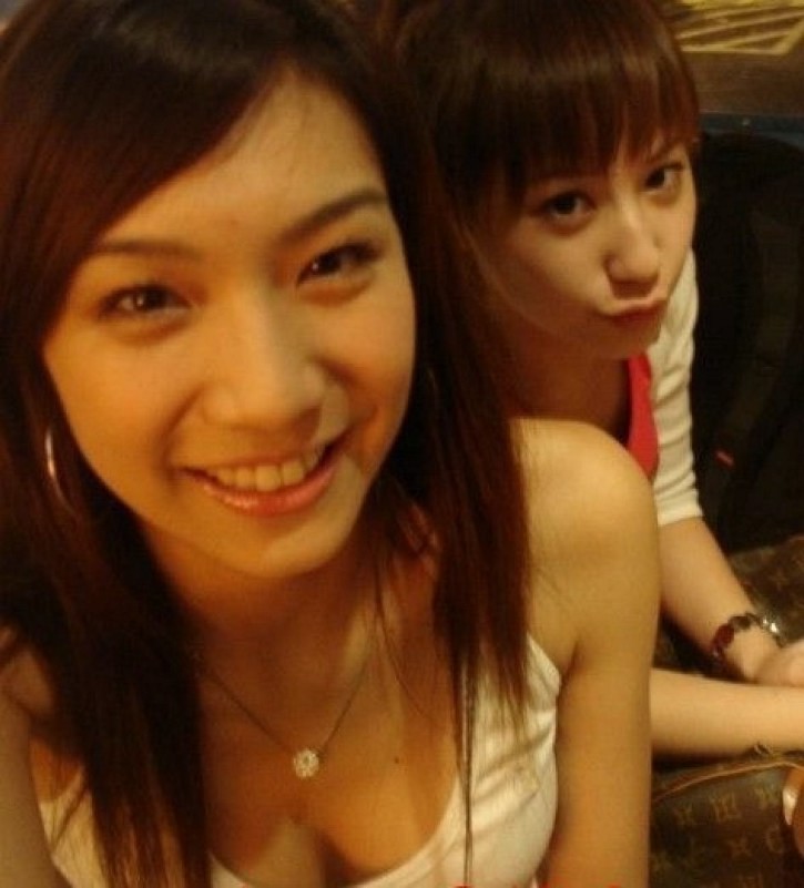 Asiatische coed geht voll nackt in Couch zeigt squeezable Titten
 #69878395