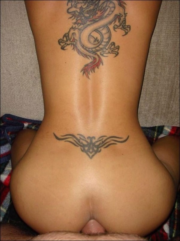 Asiatische coed geht voll nackt in Couch zeigt squeezable Titten
 #69878458