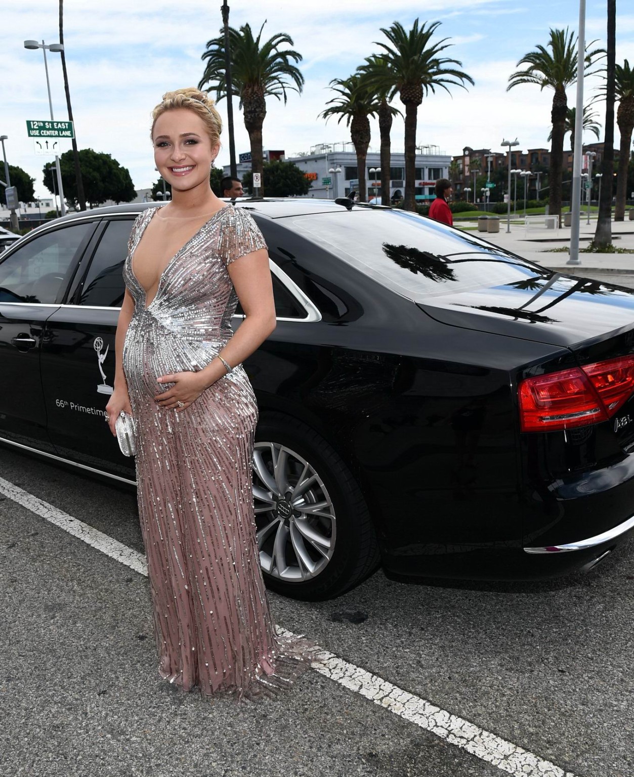 Hayden panettiere exhibe ses courbes de femme enceinte lors du 66e primetime e annuel.
 #75187304