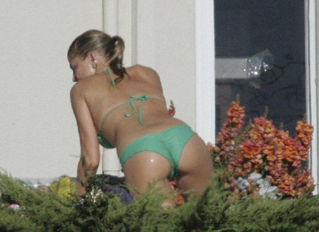 Celebrity hottie Fergie upskirt panties and sexy ass in bikini #75401805