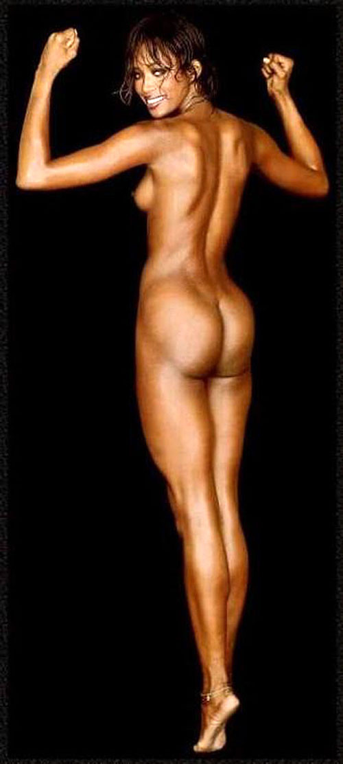 Naomi Campbell zeigt ihre kleinen Titten und Muschi
 #75407655