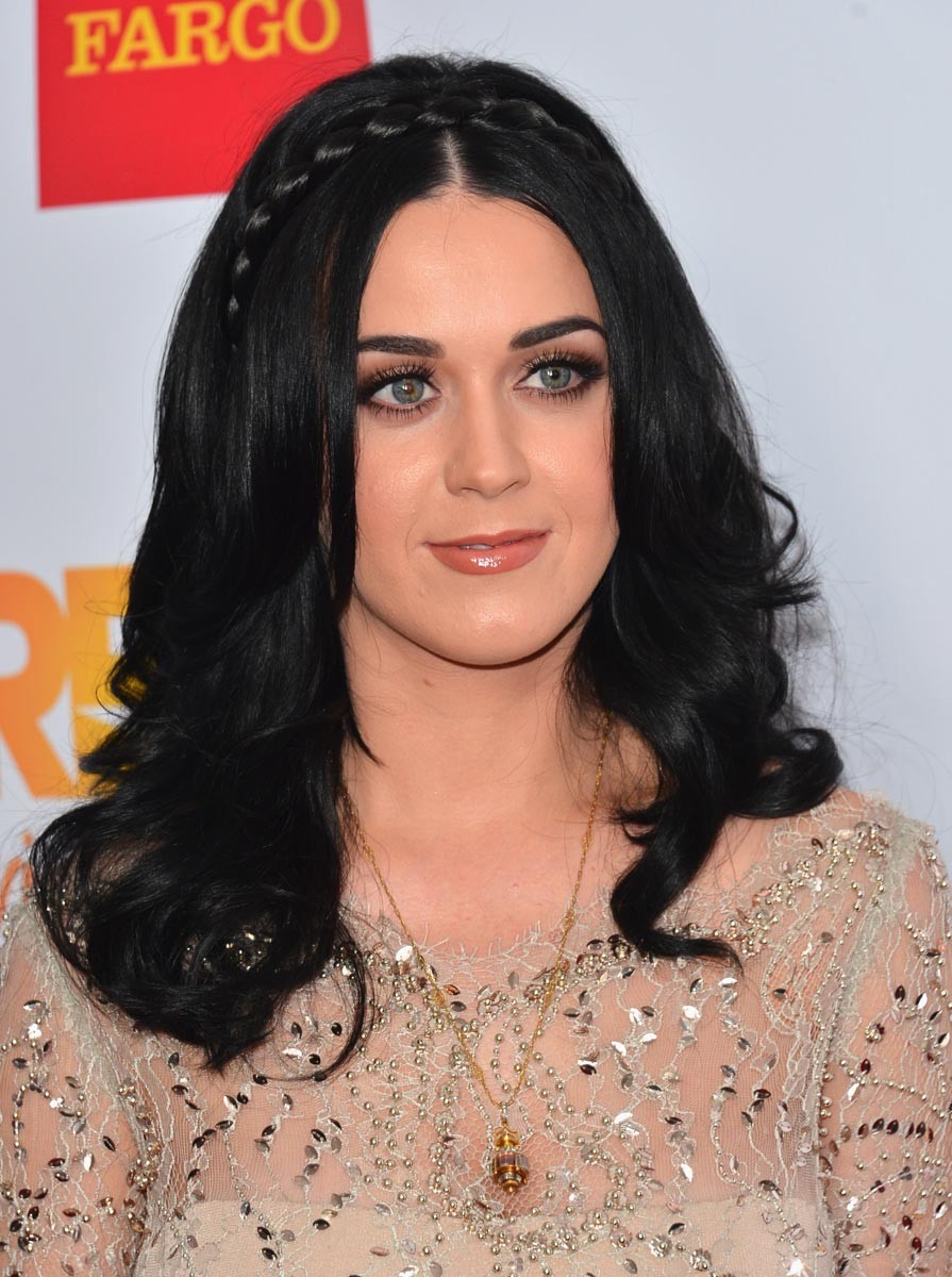 Katy Perry schön in engem Kleid
 #75247116