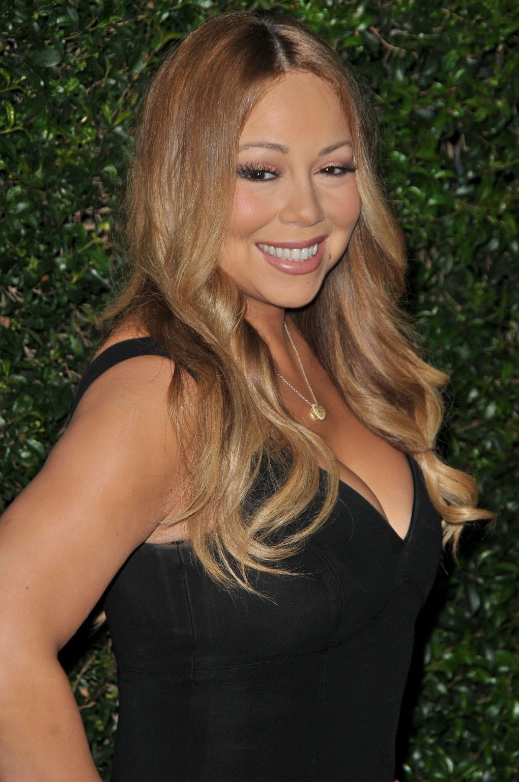 Mariah Carey showing huge cleavage at the Hallmark event #75156558