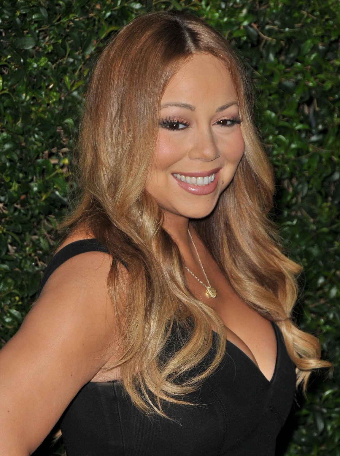Mariah Carey showing huge cleavage at the Hallmark event #75156570