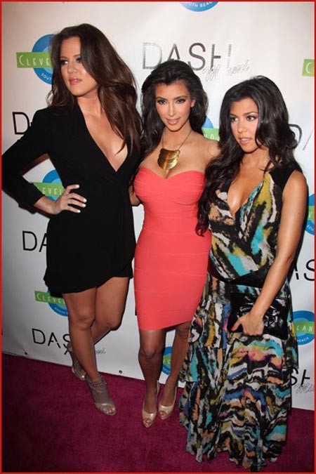 Kim Kardashian che mostra la sua splendida figa rasata
 #75394909