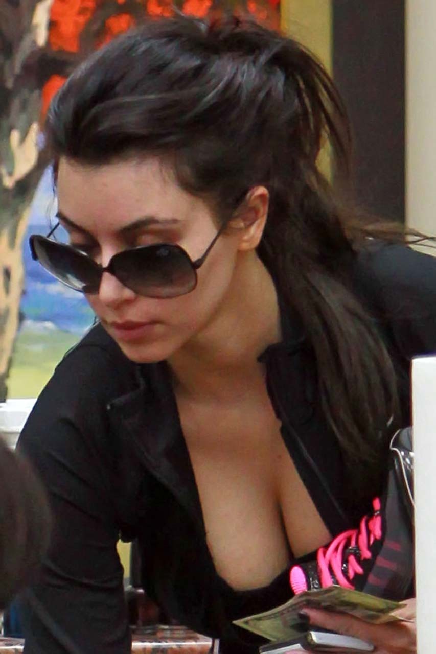 Kim Kardashian exposing huge cleavage and very sexy ass on street #75314074