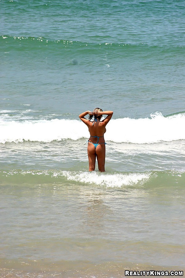 Melissa huicy brazilian juggs get fucked hard in these hot braz bikini pics
 #71548562