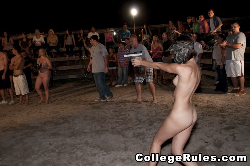 Busty College Schlampe präsentiert ihre Titten dann gibt Kopf
 #74507650