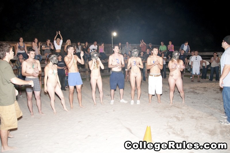 Busty College Schlampe präsentiert ihre Titten dann gibt Kopf
 #74507665