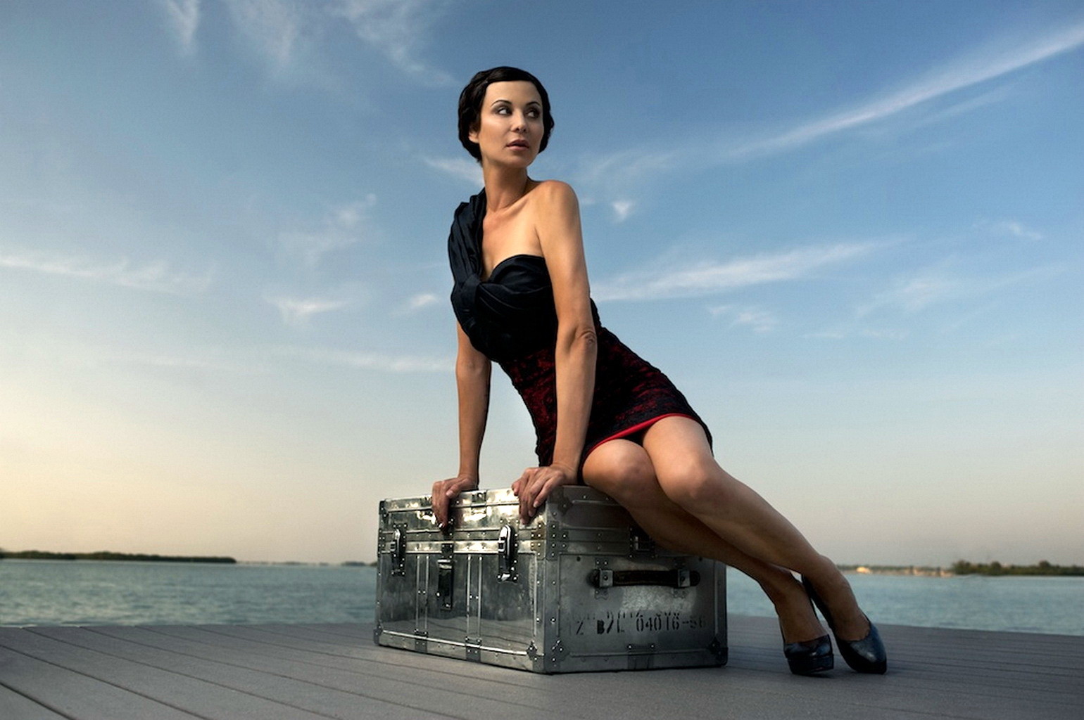 Catherine bell sieht sehr heiß aus für felix kunze photoshoot in miami 
 #75185673