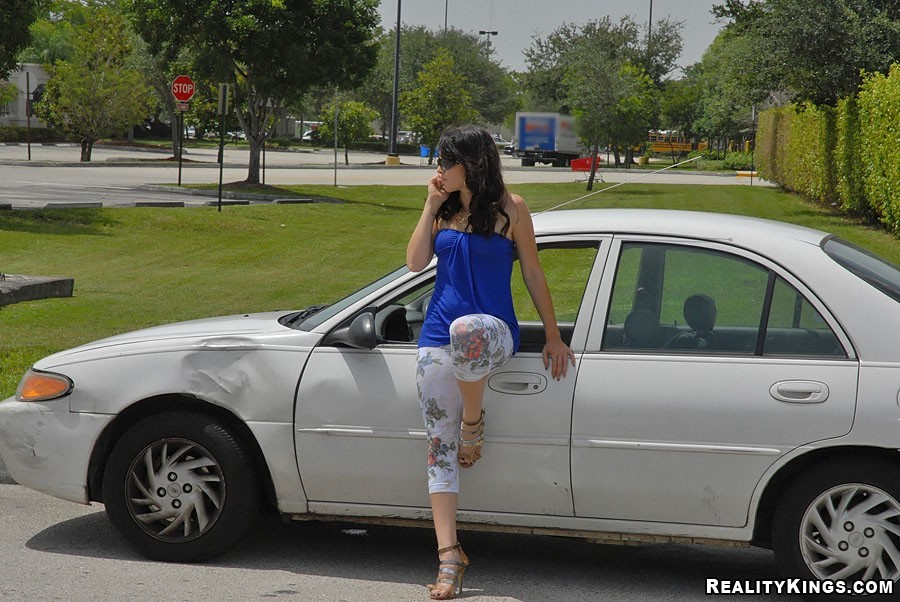 Caliente lttle latina babe kiki se rompe en su coche por lo que se compromete a ser follada duro f
 #74412064