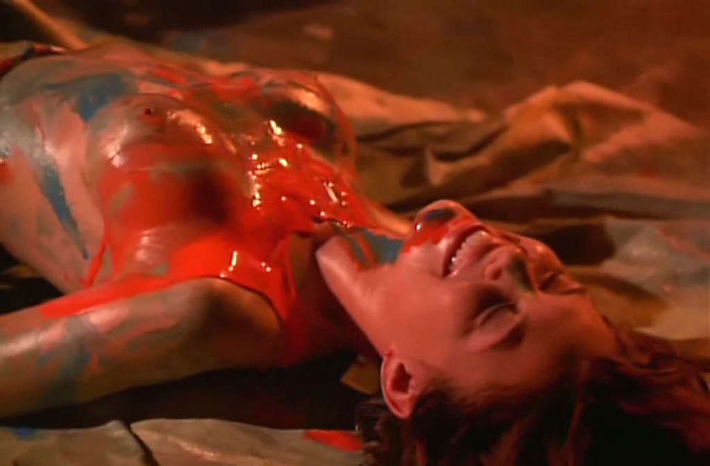 Kari wuhrer exponiendo sus enormes tetas y su coño peludo en la película
 #75342389