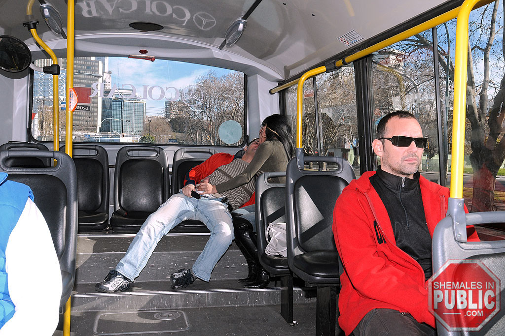 Hardcore Transe Sex Aktion auf einem Stadtbus
 #77925245